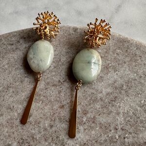 Light blue real stone coral earring 18k gold plated.